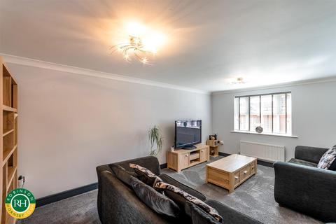 25 Broom Close, Worksop, S81 7QZ