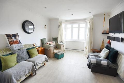 3 bedroom detached house for sale, Shaftesbury Road, Gillingham