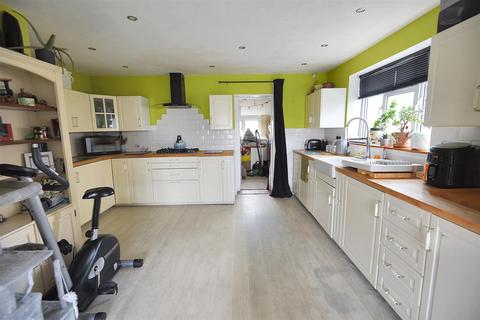 3 bedroom detached house for sale, Shaftesbury Road, Gillingham