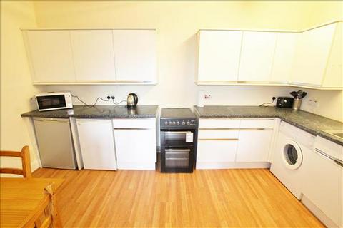 4 bedroom flat to rent, King Street, Stirling, FK8