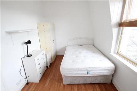 4 bedroom flat to rent, King Street, Stirling, FK8