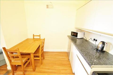 4 bedroom flat to rent, King Street, Stirling, FK8