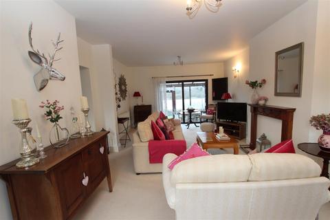 4 bedroom cottage for sale, Markland Hill Lane, Bolton BL1