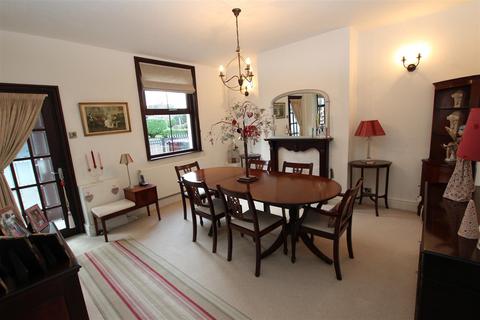 4 bedroom cottage for sale, Markland Hill Lane, Bolton BL1