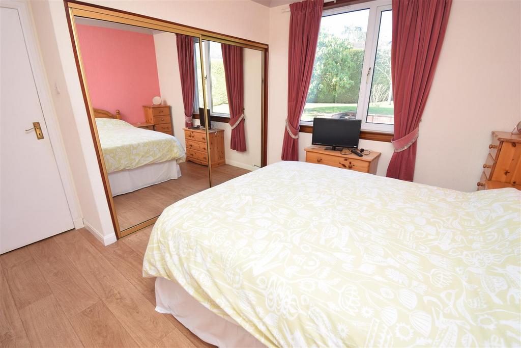 Bedroom two (2).jpg