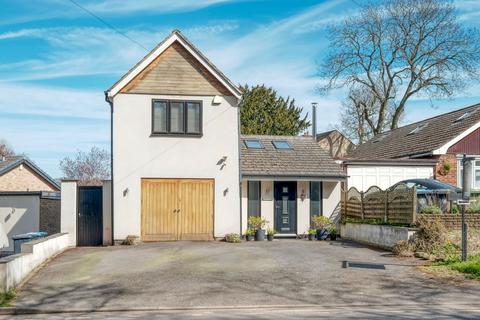 4 bedroom detached house for sale - Valley Road, Earlswood, Solihull, B94 6AA