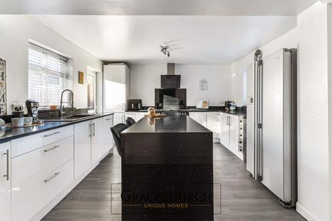 4 bedroom semi-detached house for sale, Elm Close, Epping Green CM16