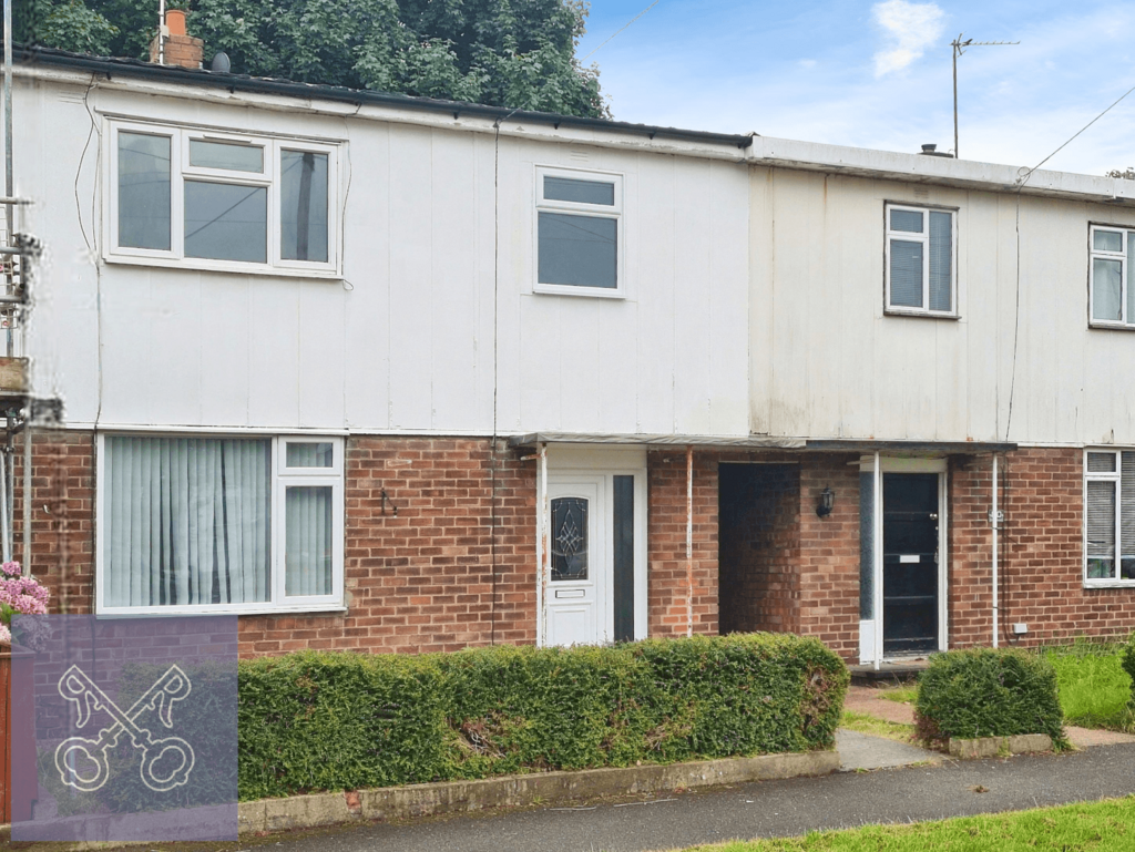Three Bedroom Mid-Terrace house for sale by Aucti