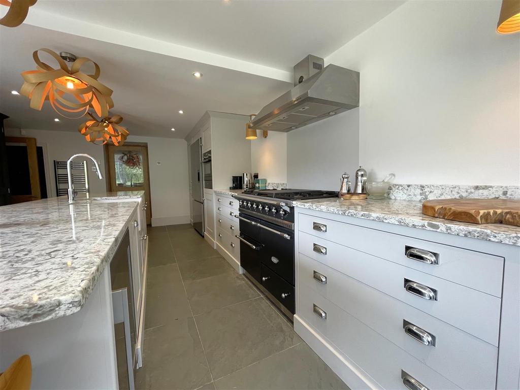 Kitchen 4.jpeg