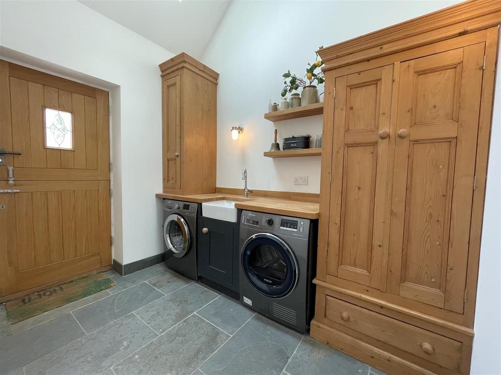 Utility room 2.jpeg