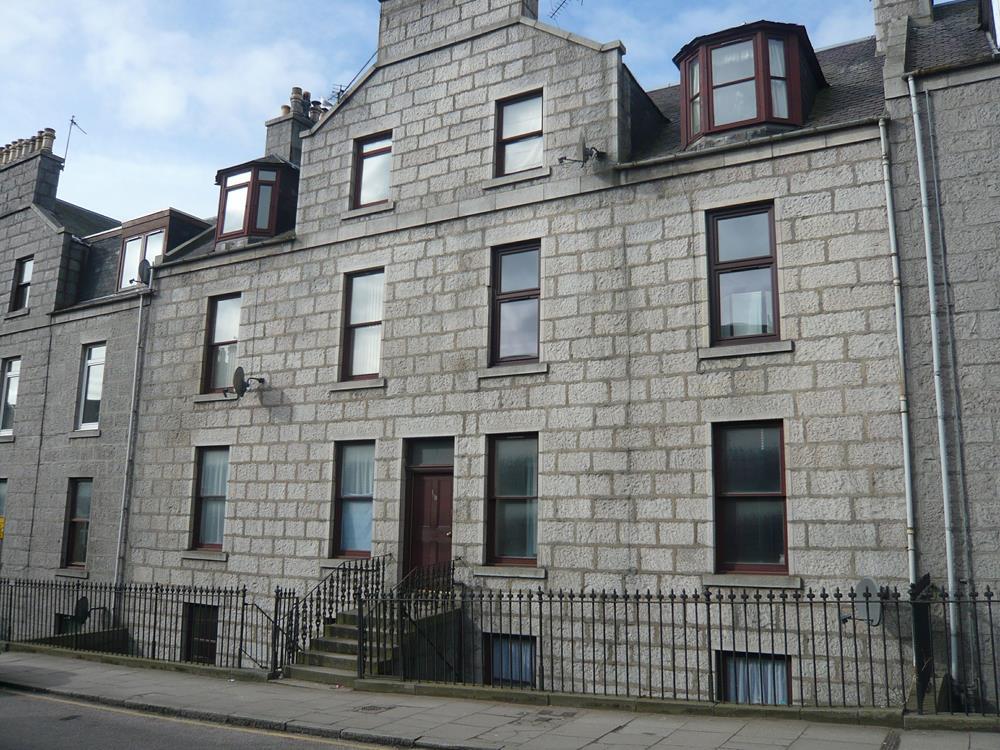 168 Crown Street, Basement Right − Exterior
