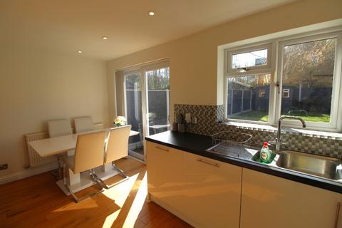 3 bedroom semi-detached house to rent, Sunnyside, Langdon Hills, Basildon, SS16 6TF