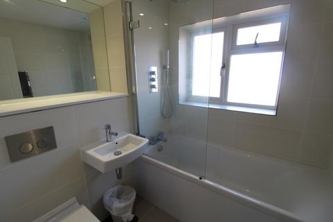 3 bedroom semi-detached house to rent, Sunnyside, Langdon Hills, Basildon, SS16 6TF