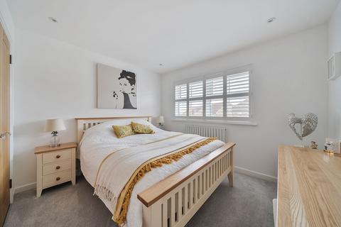 10 Stanley Close, Coulsdon, CR5 2LN