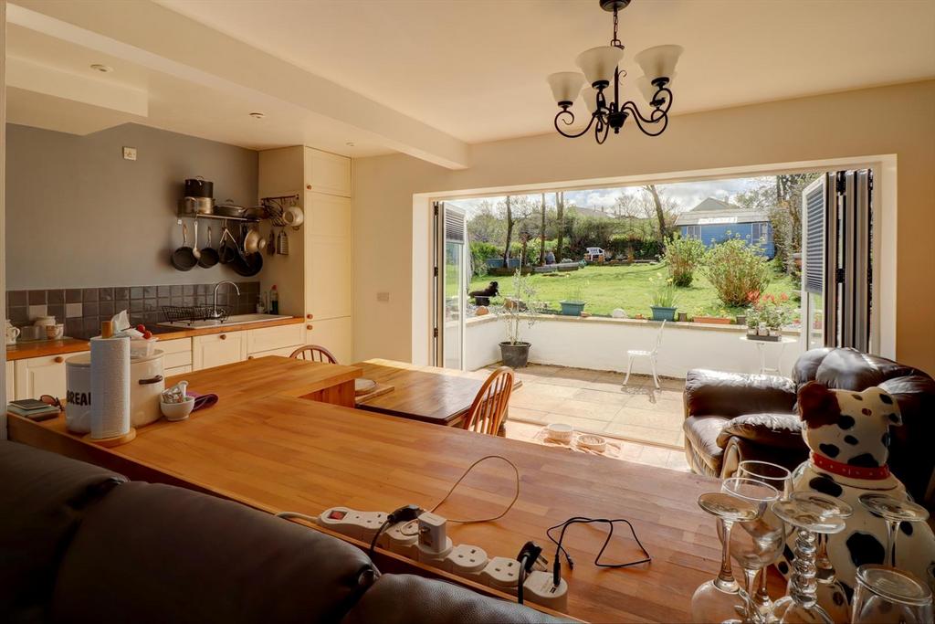 Kitchen v.jpg