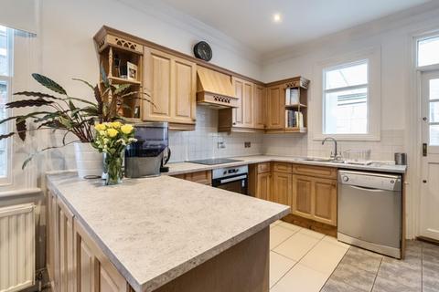 15 Faraday Road, London, W3 6JB