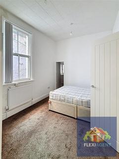 2 bedroom flat to rent, Lord Street, Southport PR8