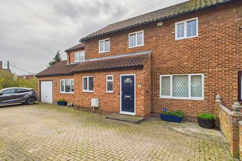 4 bedroom semi-detached house for sale, Giffords Cross Avenue, Corringham, SS17