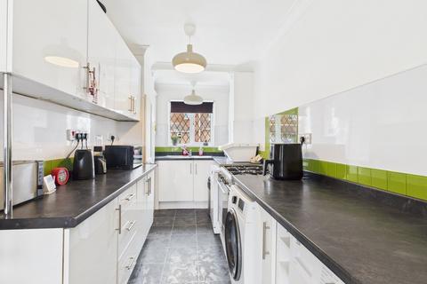 4 bedroom semi-detached house for sale, Giffords Cross Avenue, Corringham, SS17