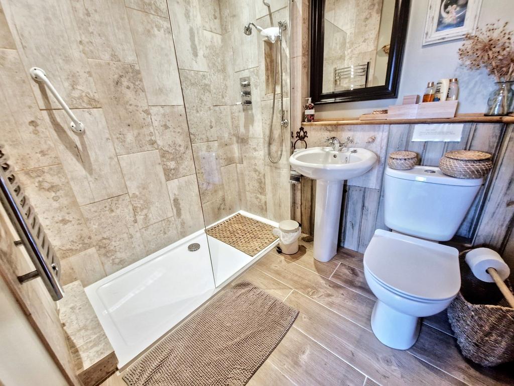 Annex Shower Room