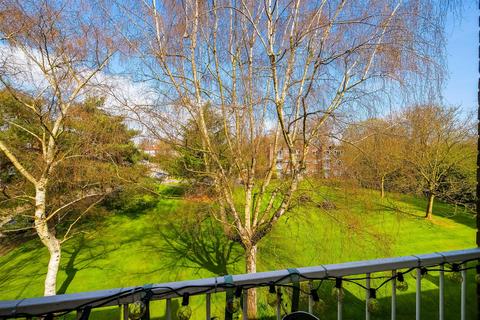 2 bedroom flat for sale, Malcolm Way, Snaresbrook