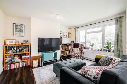 2 bedroom flat for sale, Malcolm Way, Snaresbrook