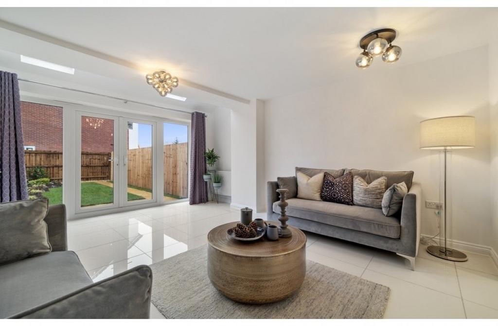 Living - Thurston Max - Dosthill Gate