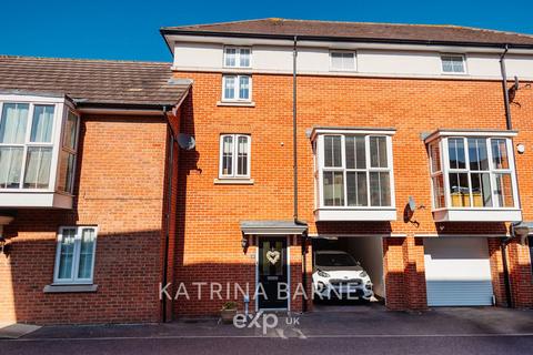 3 bedroom terraced house for sale, Ruby Link, Chelmsford CM2