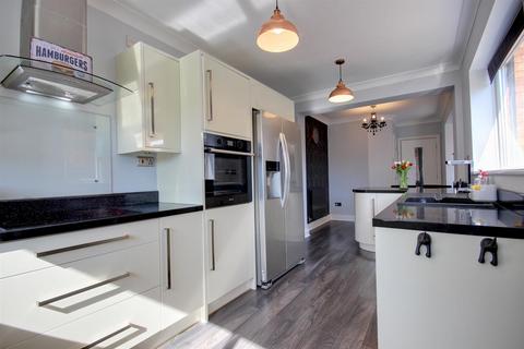3 bedroom semi-detached house for sale, Southwood Road, Cottingham