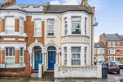 19 Ashmere Grove, London, SW2 5UH