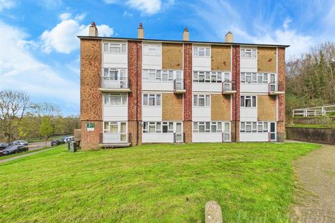 44 Kestrel Way, New Addington, Croydon, CR0 0HL