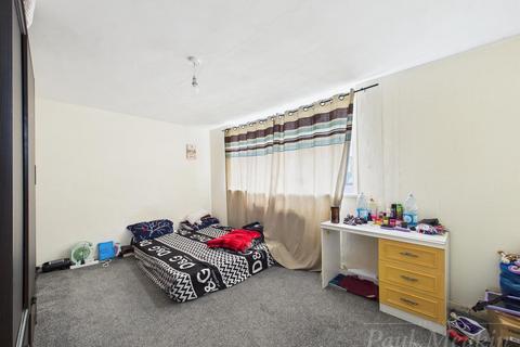 44 Kestrel Way, New Addington, Croydon, CR0 0HL