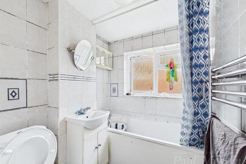 44 Kestrel Way, New Addington, Croydon, CR0 0HL