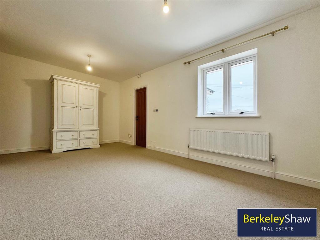 Bedroom 2 (2)