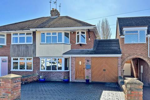 14 Kirkstone Crescent, Wombourne, Wolverhampton, WV5 8EH