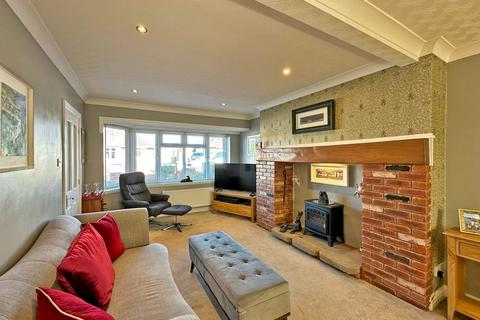 14 Kirkstone Crescent, Wombourne, Wolverhampton, WV5 8EH