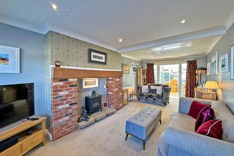 14 Kirkstone Crescent, Wombourne, Wolverhampton, WV5 8EH
