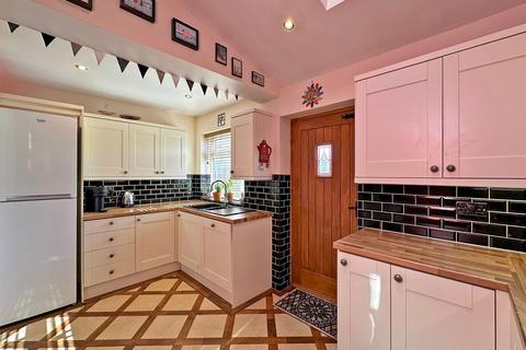 14 Kirkstone Crescent, Wombourne, Wolverhampton, WV5 8EH