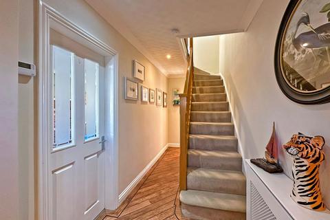 14 Kirkstone Crescent, Wombourne, Wolverhampton, WV5 8EH