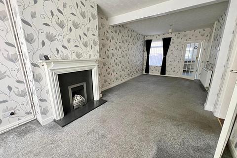 3 bedroom terraced house to rent, James Street, Grimsby, DN31
