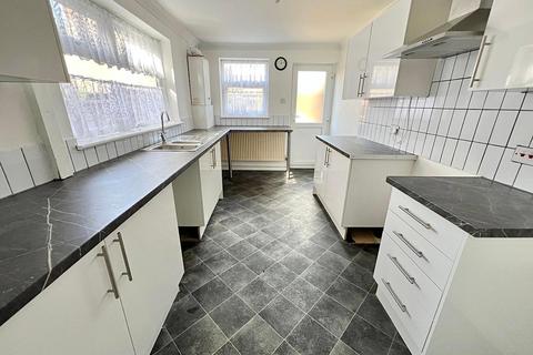 3 bedroom terraced house to rent, James Street, Grimsby, DN31