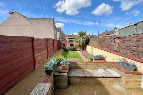 3 bedroom terraced house to rent, James Street, Grimsby, DN31