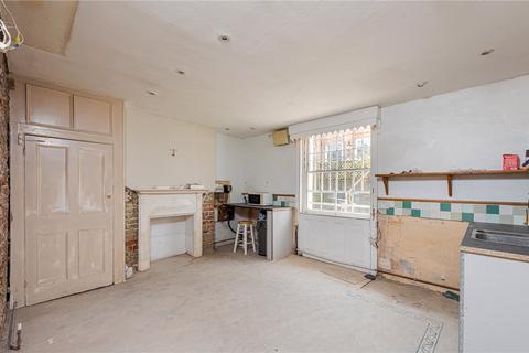 5 Bridge Lane, London, SW11 3AD