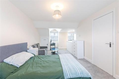 Studio to rent, Portnall Road, Queens Park