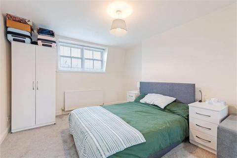 Studio to rent, Portnall Road, Queens Park