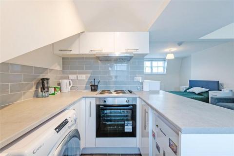 Studio to rent, Portnall Road, Queens Park