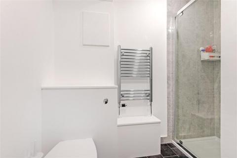 Studio to rent, Portnall Road, Queens Park