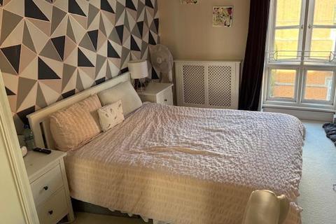 2 bedroom flat to rent, Holloway Drive, Virginia Waters