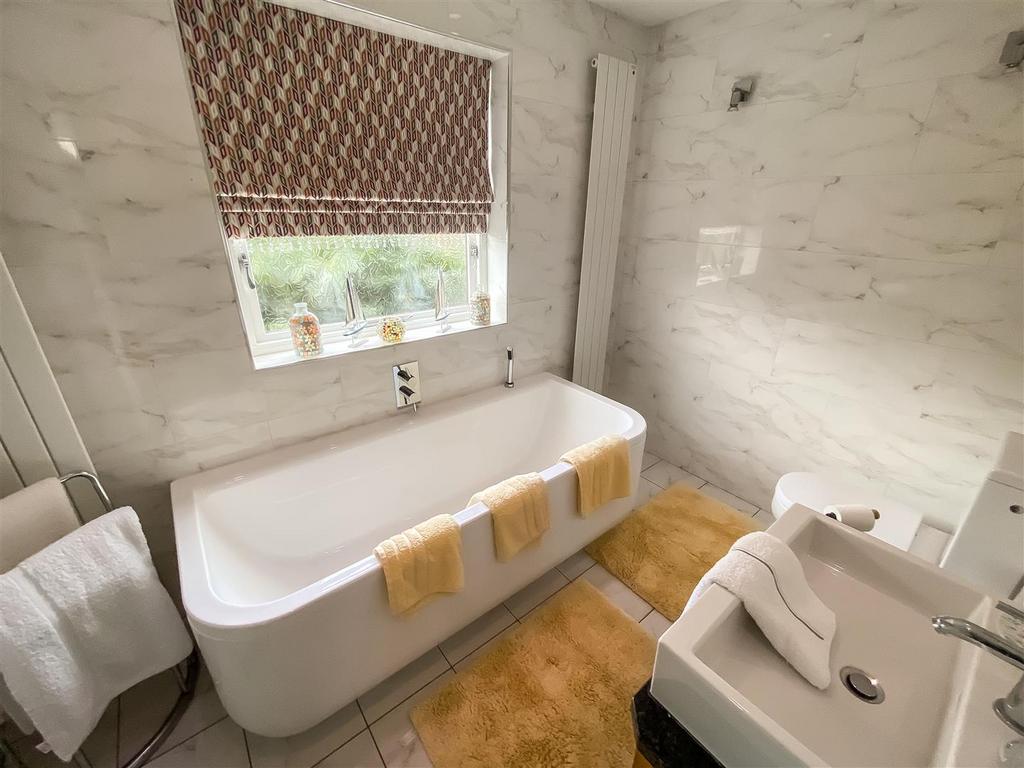 Family Bathroom/WC