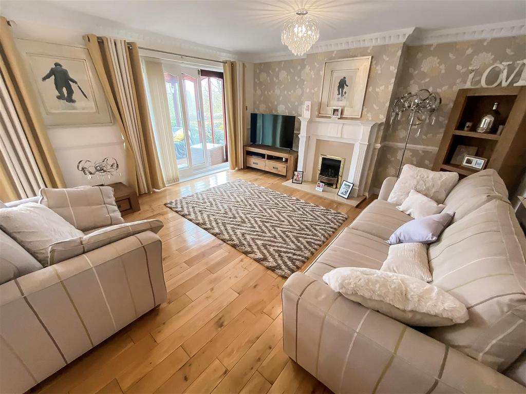 Lounge/Dining Room